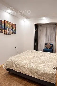 Satılır 4 otaqlı köhnə tikili 110 m²