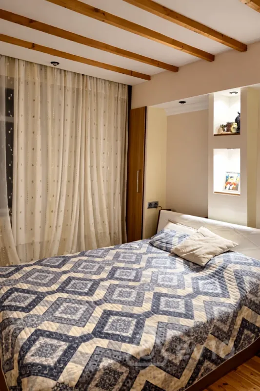 Satılır 4 otaqlı köhnə tikili 110 m²