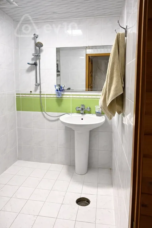 Satılır 4 otaqlı köhnə tikili 110 m²