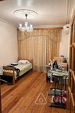 Satılır 4 otaqlı köhnə tikili 110 m²