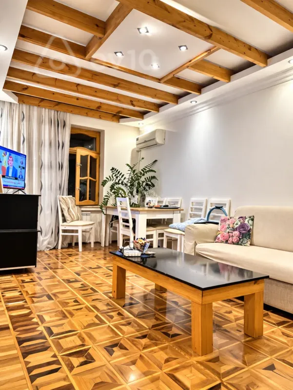 Satılır 4 otaqlı köhnə tikili 110 m²