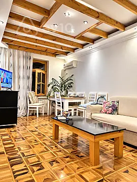 Satılır 4 otaqlı köhnə tikili 110 m² — Bakı, Nizami 4 otaq 110.00 m²