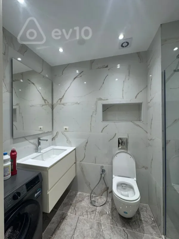 Kirayə verilir 2 otaqlı yeni tikili 65 m²