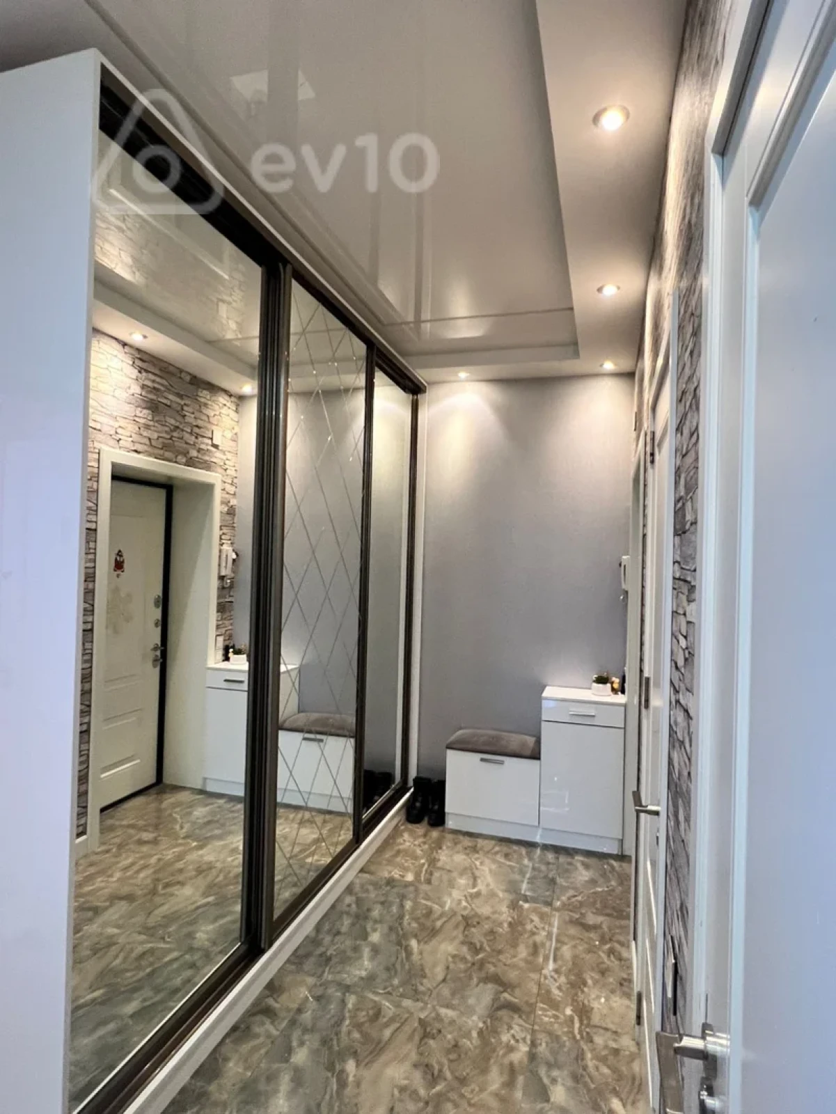 Satılır 3 otaqlı yeni tikili 140 m²