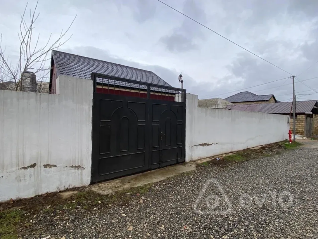 Satılır 4 otaqlı həyət evi 400 m²