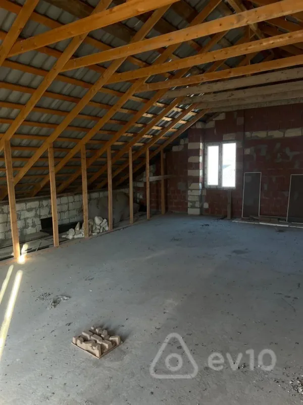 Satılır 4 otaqlı həyət evi 400 m²