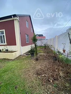Satılır 4 otaqlı həyət evi 400 m²