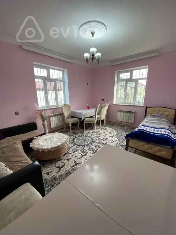 Satılır 4 otaqlı həyət evi 400 m²