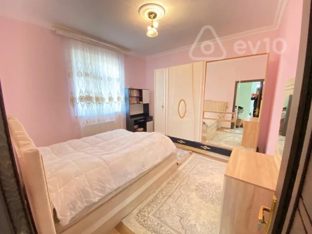 Satılır 4 otaqlı həyət evi 400 m²