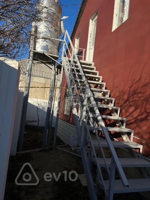 Satılır 4 otaqlı həyət evi 400 m²