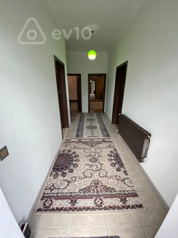 Satılır 4 otaqlı həyət evi 400 m²
