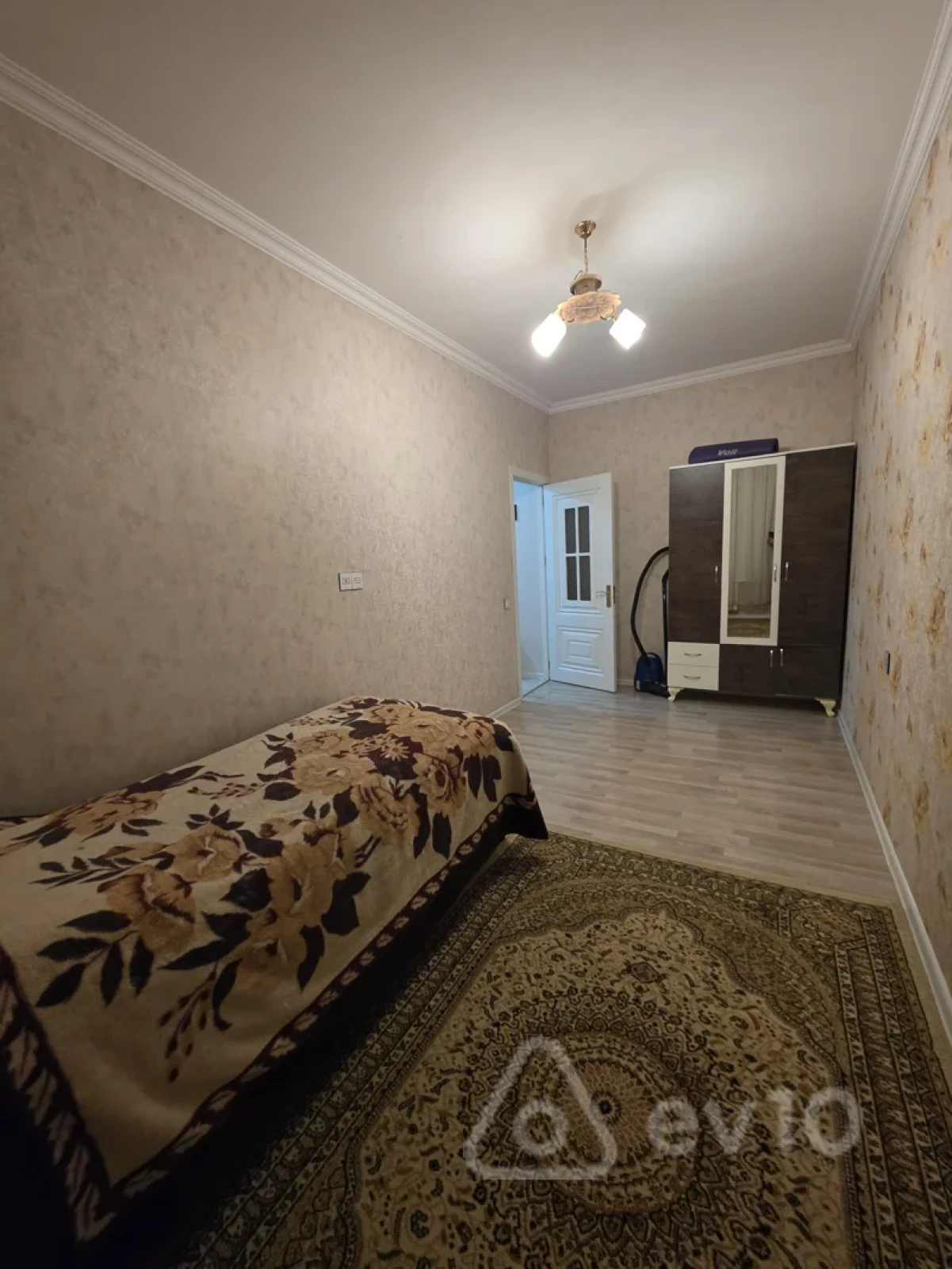 Kirayə verilir 2 otaqlı köhnə tikili 60 m²