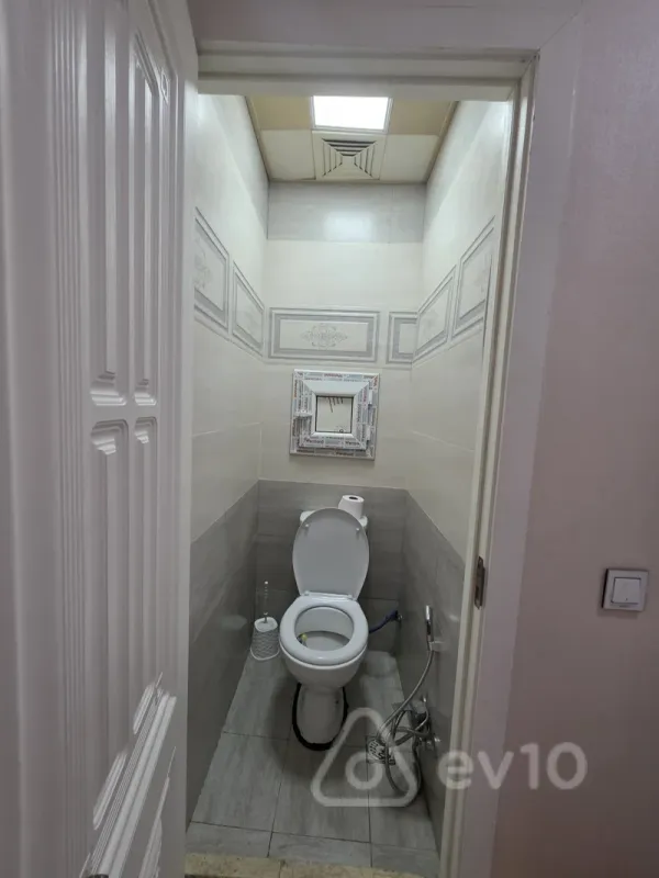 Kirayə verilir 2 otaqlı köhnə tikili 60 m²