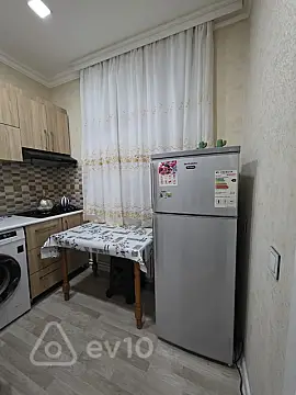 Kirayə verilir 2 otaqlı köhnə tikili 60 m²