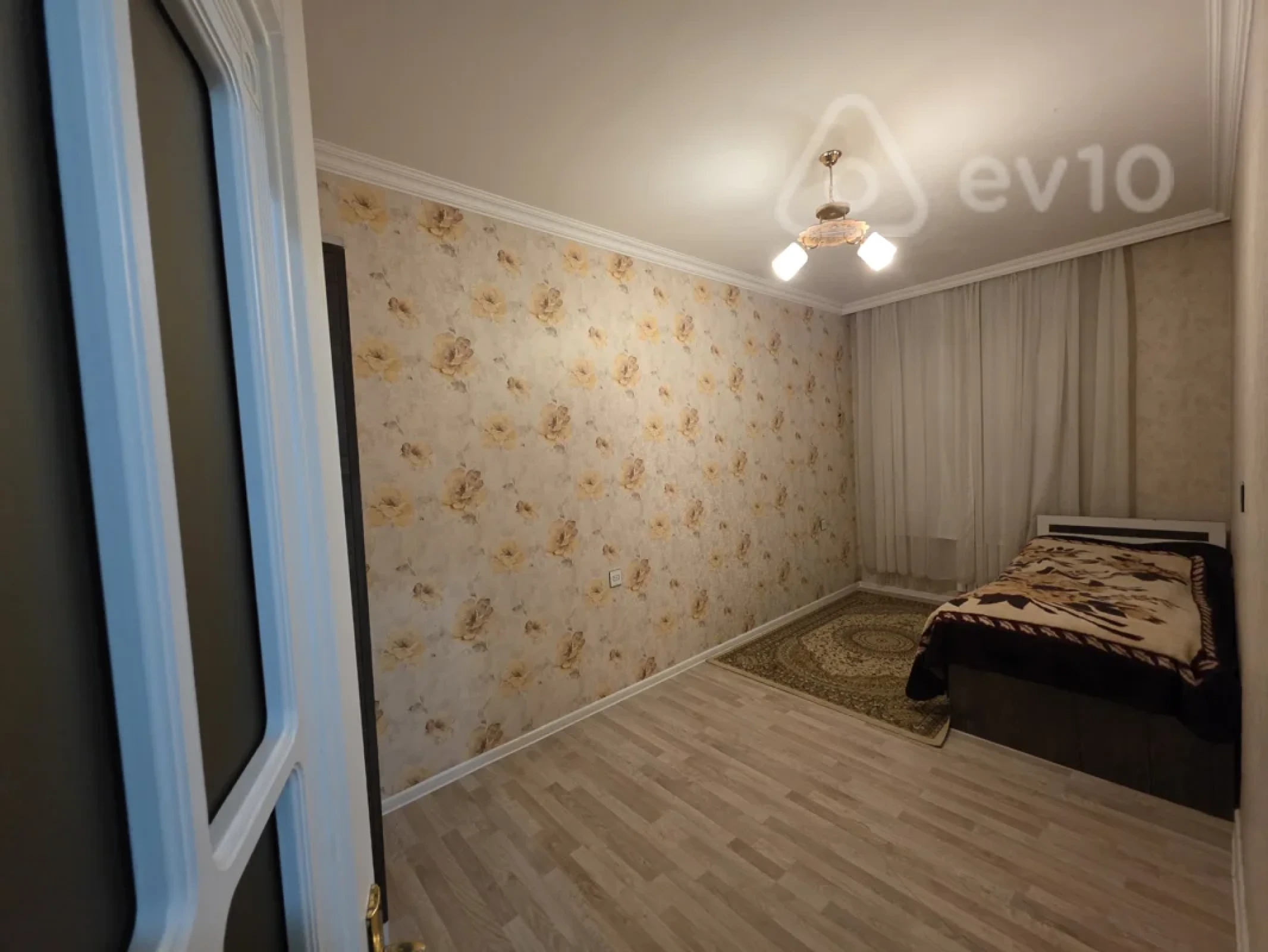 Kirayə verilir 2 otaqlı köhnə tikili 60 m²