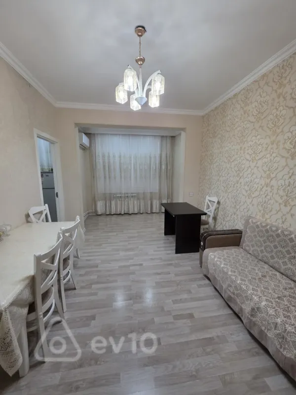 Kirayə verilir 2 otaqlı köhnə tikili 60 m²