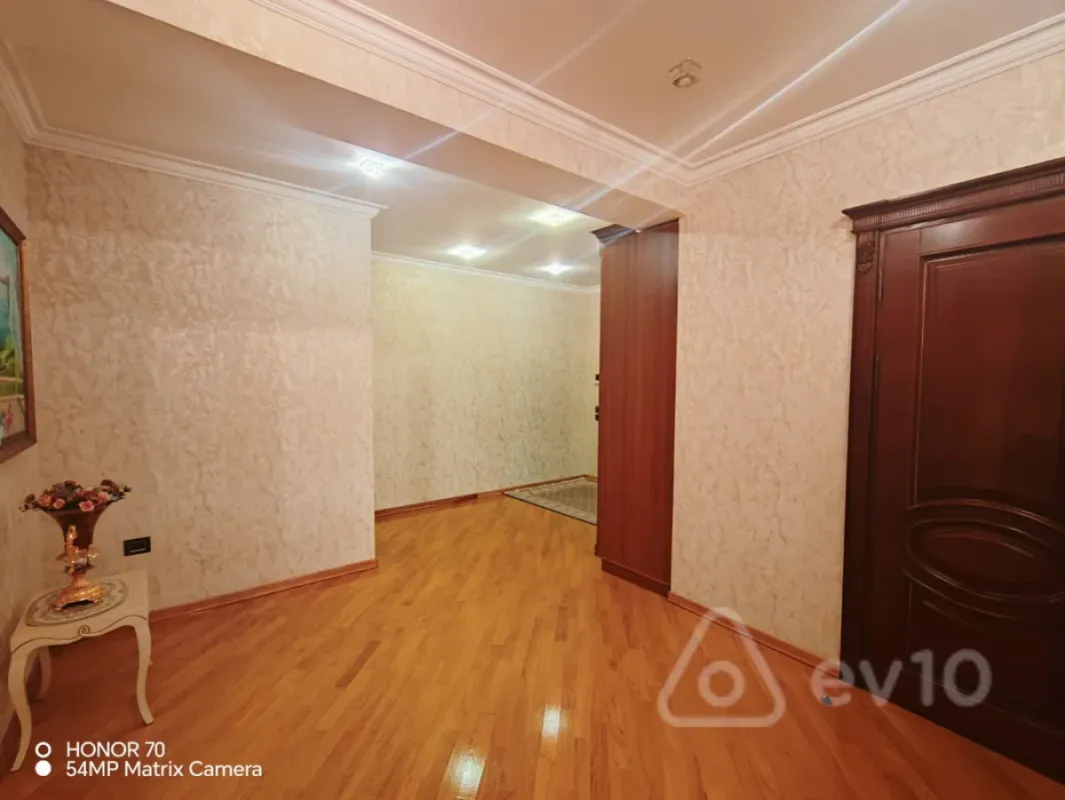 Kirayə verilir 2 otaqlı yeni tikili 114 m²