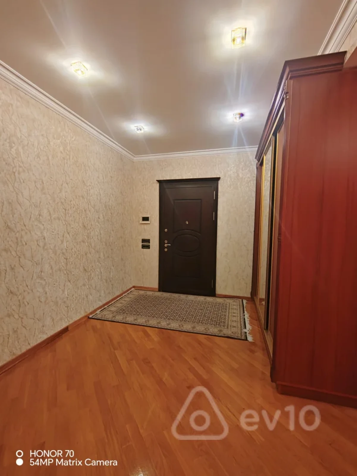 Kirayə verilir 2 otaqlı yeni tikili 114 m²