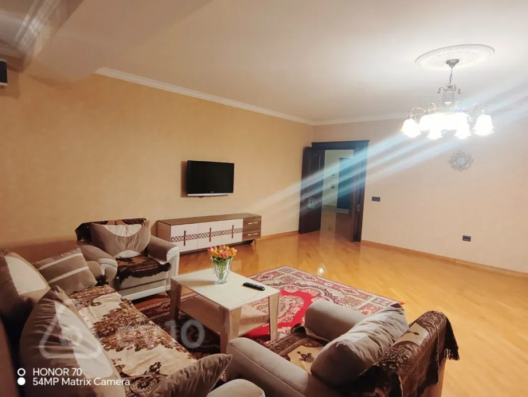 Kirayə verilir 2 otaqlı yeni tikili 114 m²