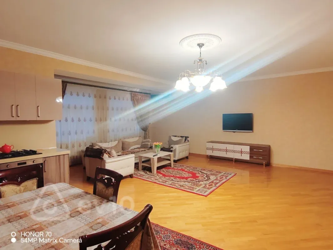 Kirayə verilir 2 otaqlı yeni tikili 114 m²