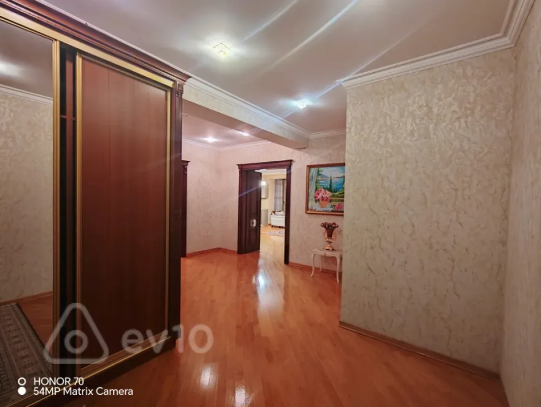 Kirayə verilir 2 otaqlı yeni tikili 114 m²
