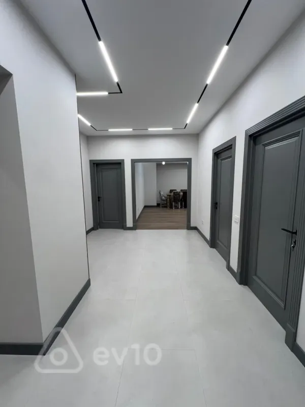 Kirayə verilir 3 otaqlı yeni tikili 148 m²