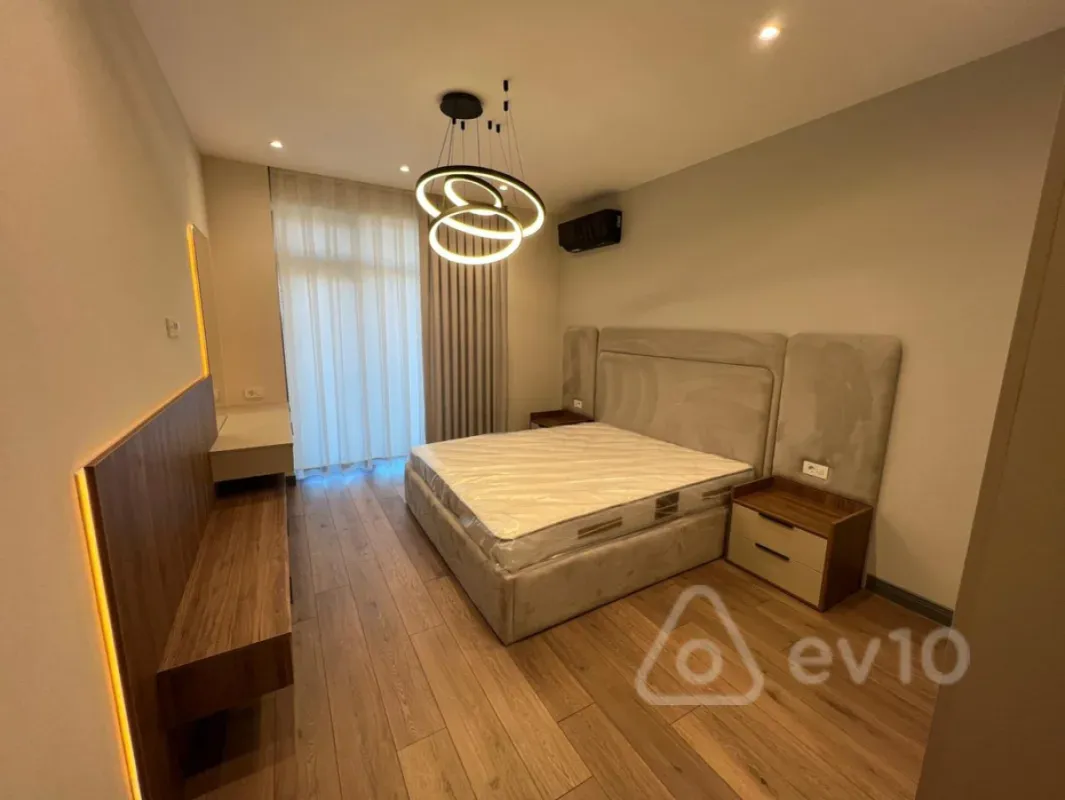 Kirayə verilir 3 otaqlı yeni tikili 148 m²