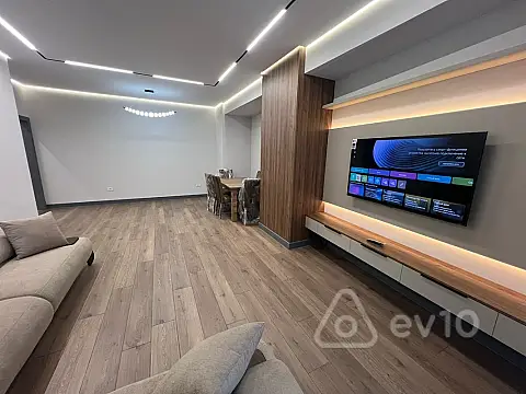Kirayə verilir 3 otaqlı yeni tikili 148 m²