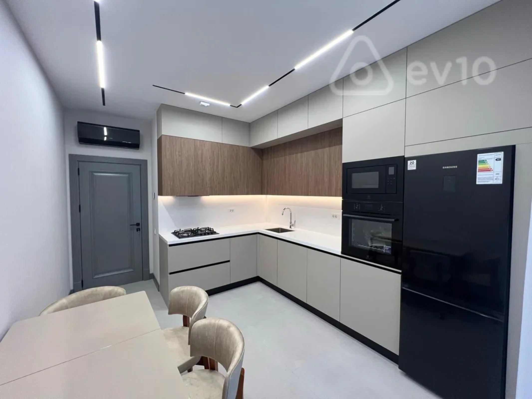 Kirayə verilir 3 otaqlı yeni tikili 148 m²