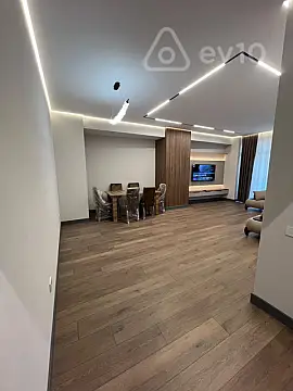 Kirayə verilir 3 otaqlı yeni tikili 148 m²
