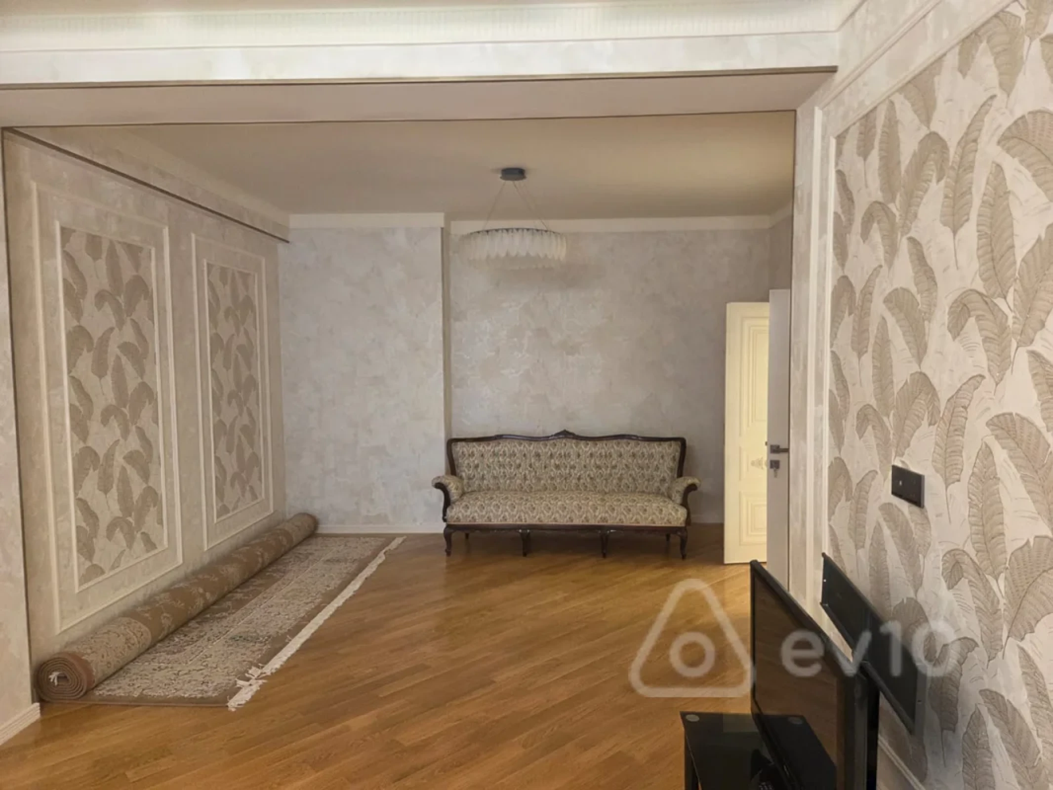 Kirayə verilir 3 otaqlı yeni tikili 180 m²