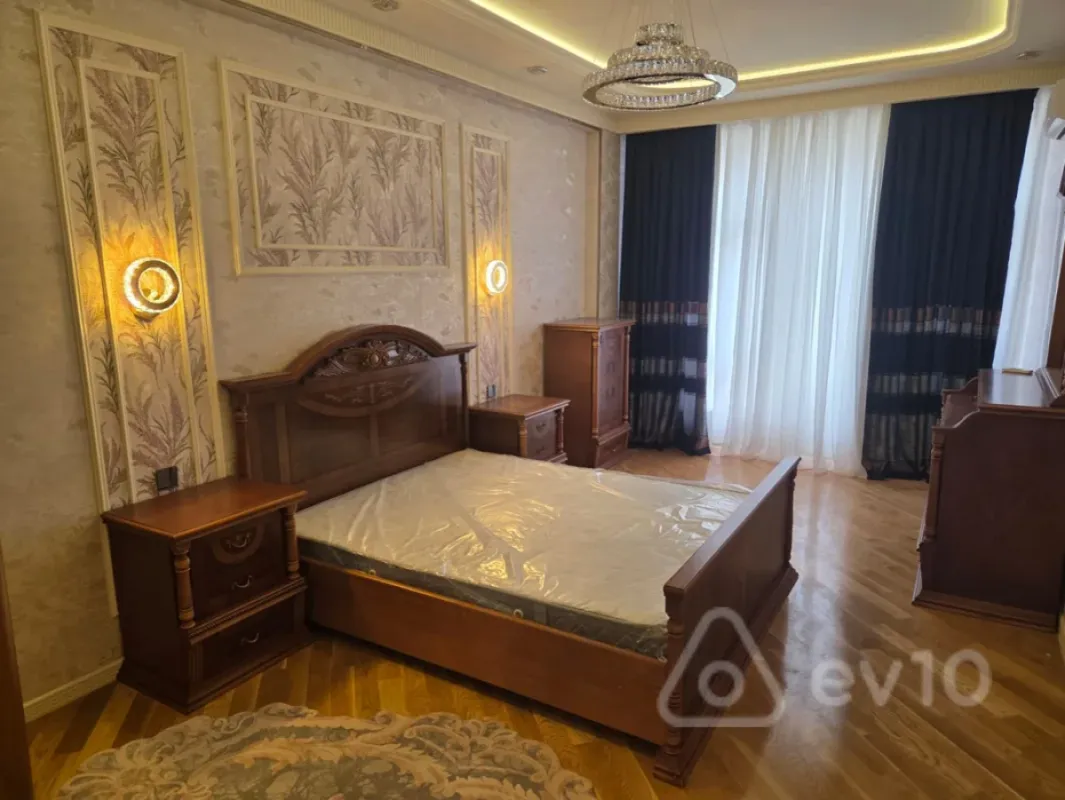 Kirayə verilir 3 otaqlı yeni tikili 180 m²