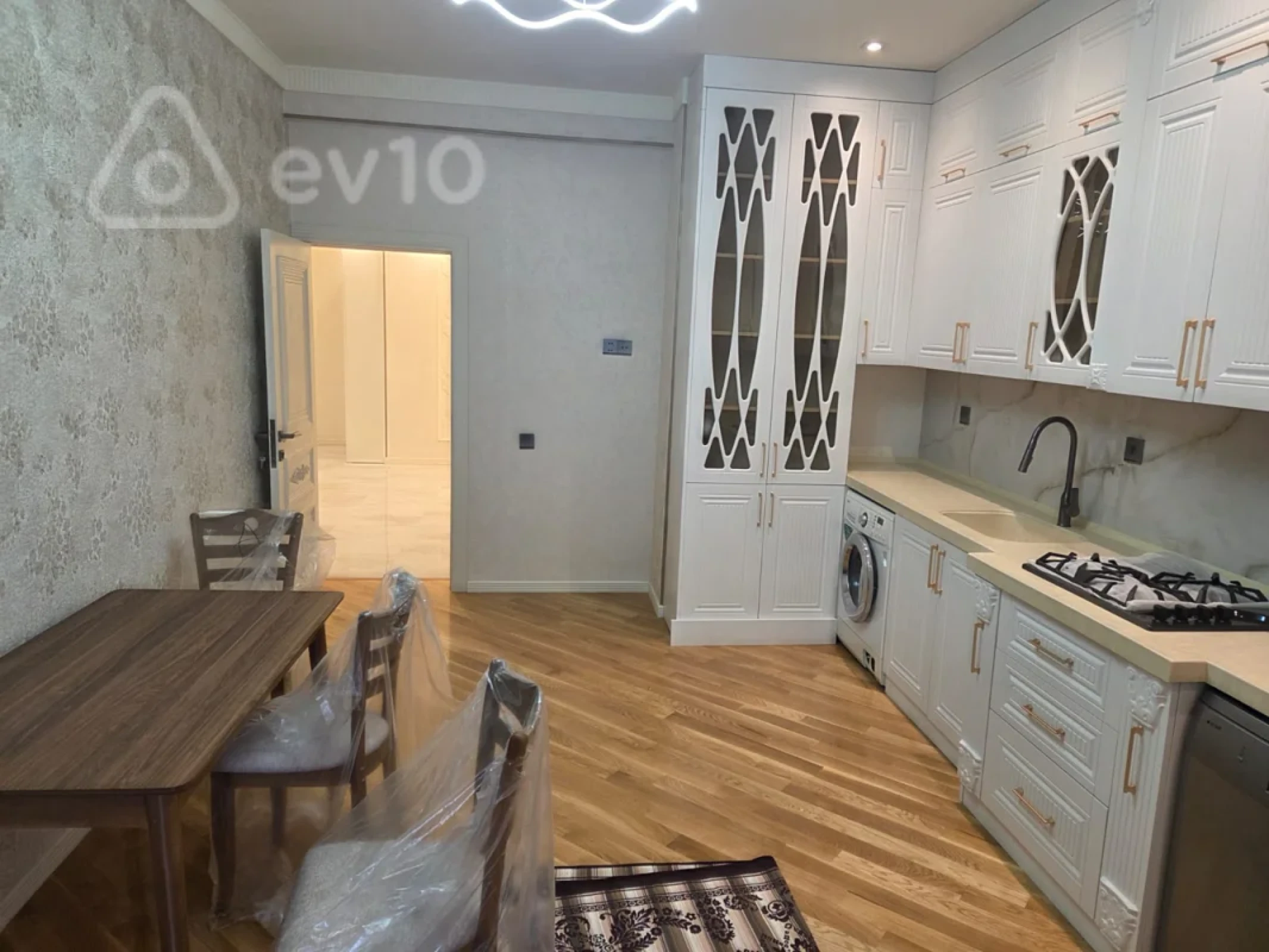 Kirayə verilir 3 otaqlı yeni tikili 180 m²
