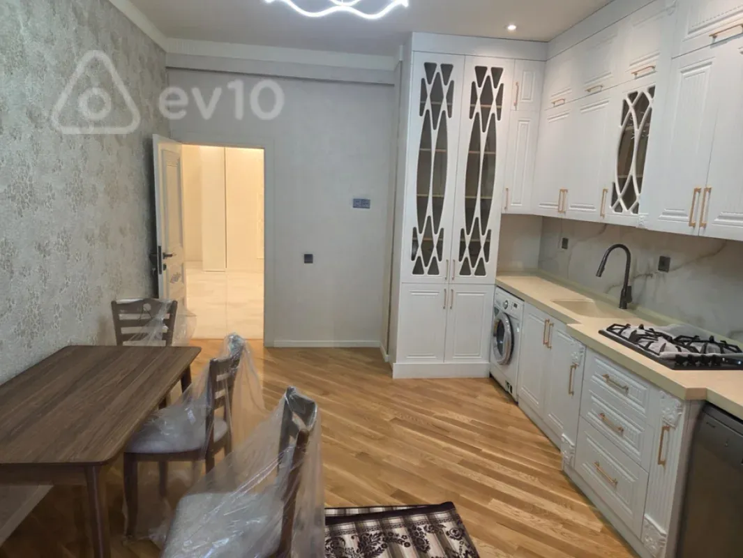 Kirayə verilir 3 otaqlı yeni tikili 180 m²