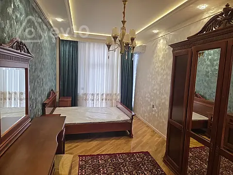 Kirayə verilir 3 otaqlı yeni tikili 180 m²