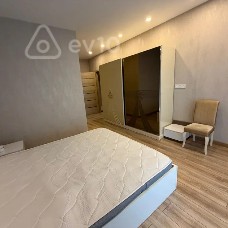 Kirayə verilir 4 otaqlı yeni tikili 178 m²