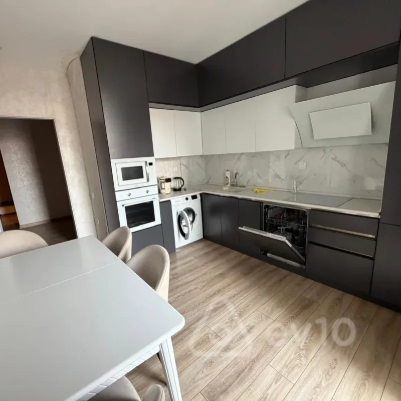 Kirayə verilir 4 otaqlı yeni tikili 178 m²