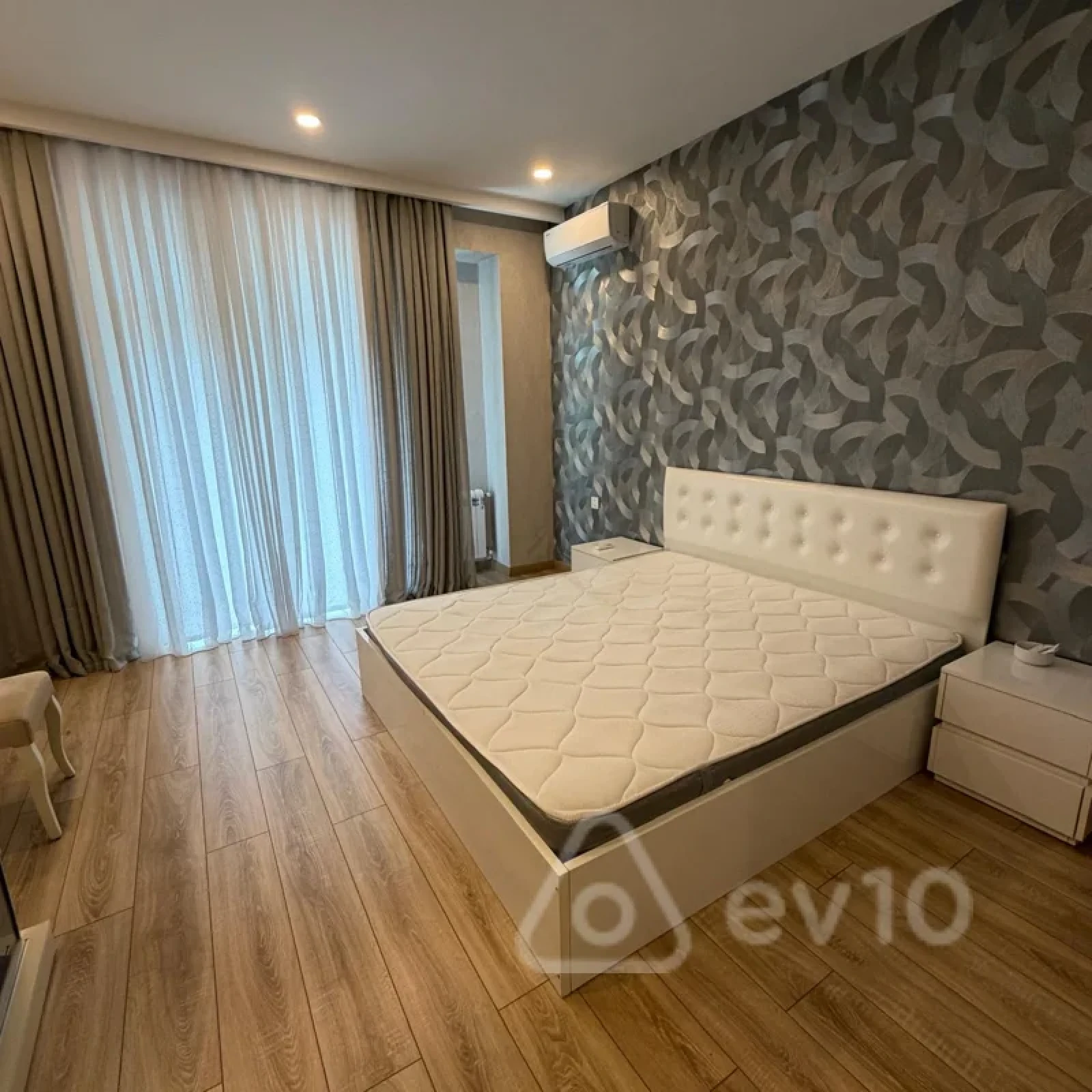 Kirayə verilir 4 otaqlı yeni tikili 178 m²