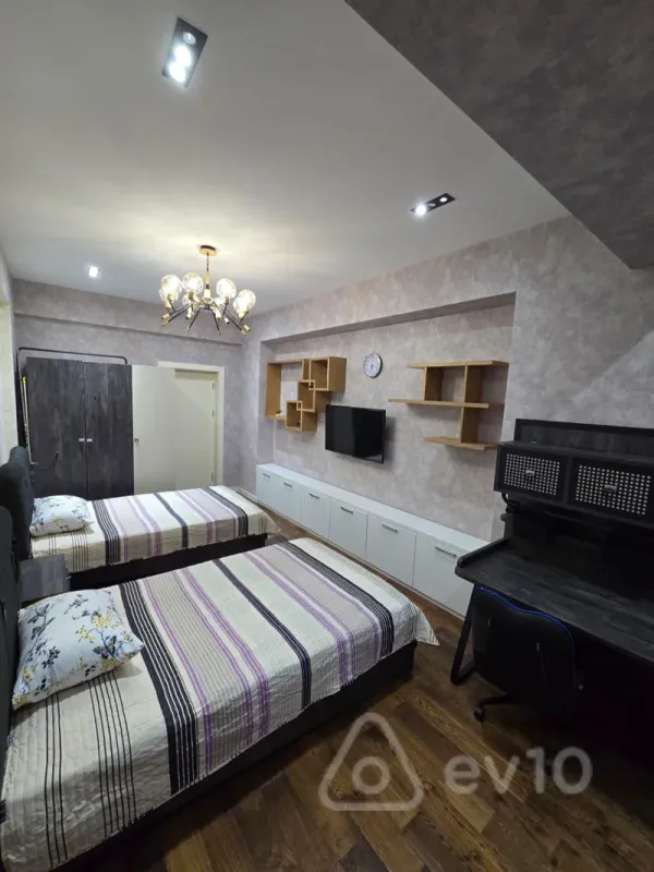 Kirayə verilir 4 otaqlı yeni tikili 155 m²