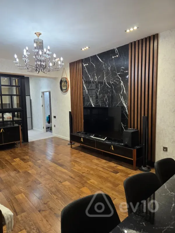 Kirayə verilir 4 otaqlı yeni tikili 155 m²