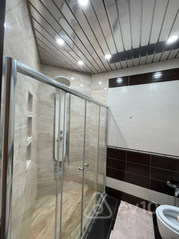 Kirayə verilir 3 otaqlı yeni tikili 220 m²