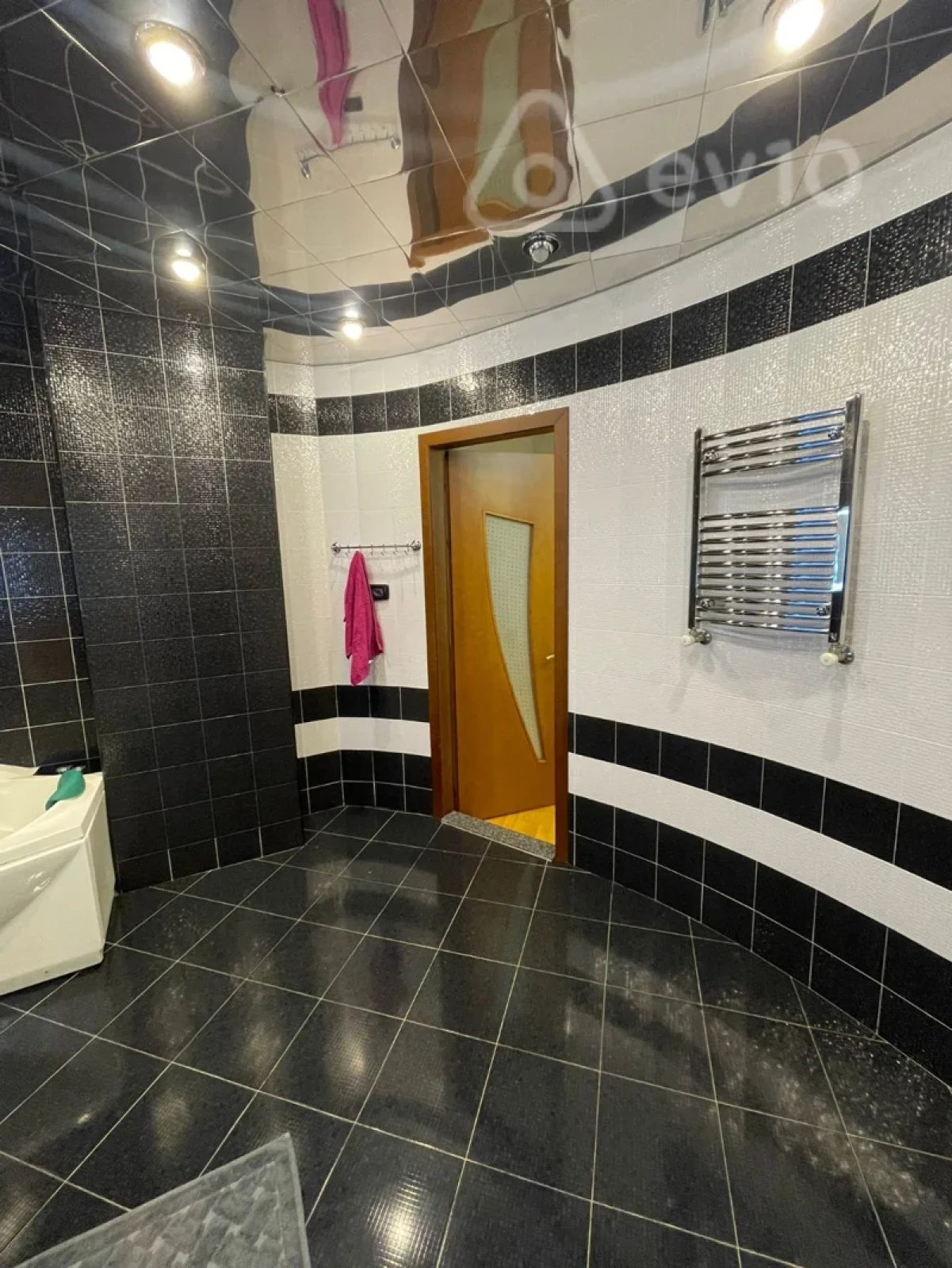 Kirayə verilir 3 otaqlı yeni tikili 220 m²