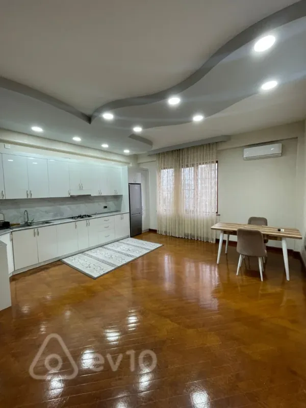 Kirayə verilir 3 otaqlı yeni tikili 220 m²