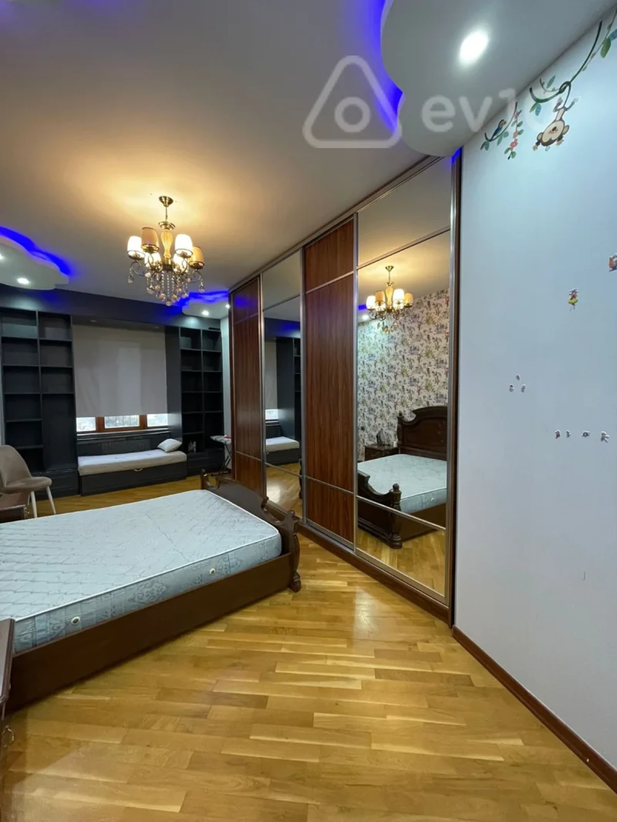 Kirayə verilir 3 otaqlı yeni tikili 220 m²