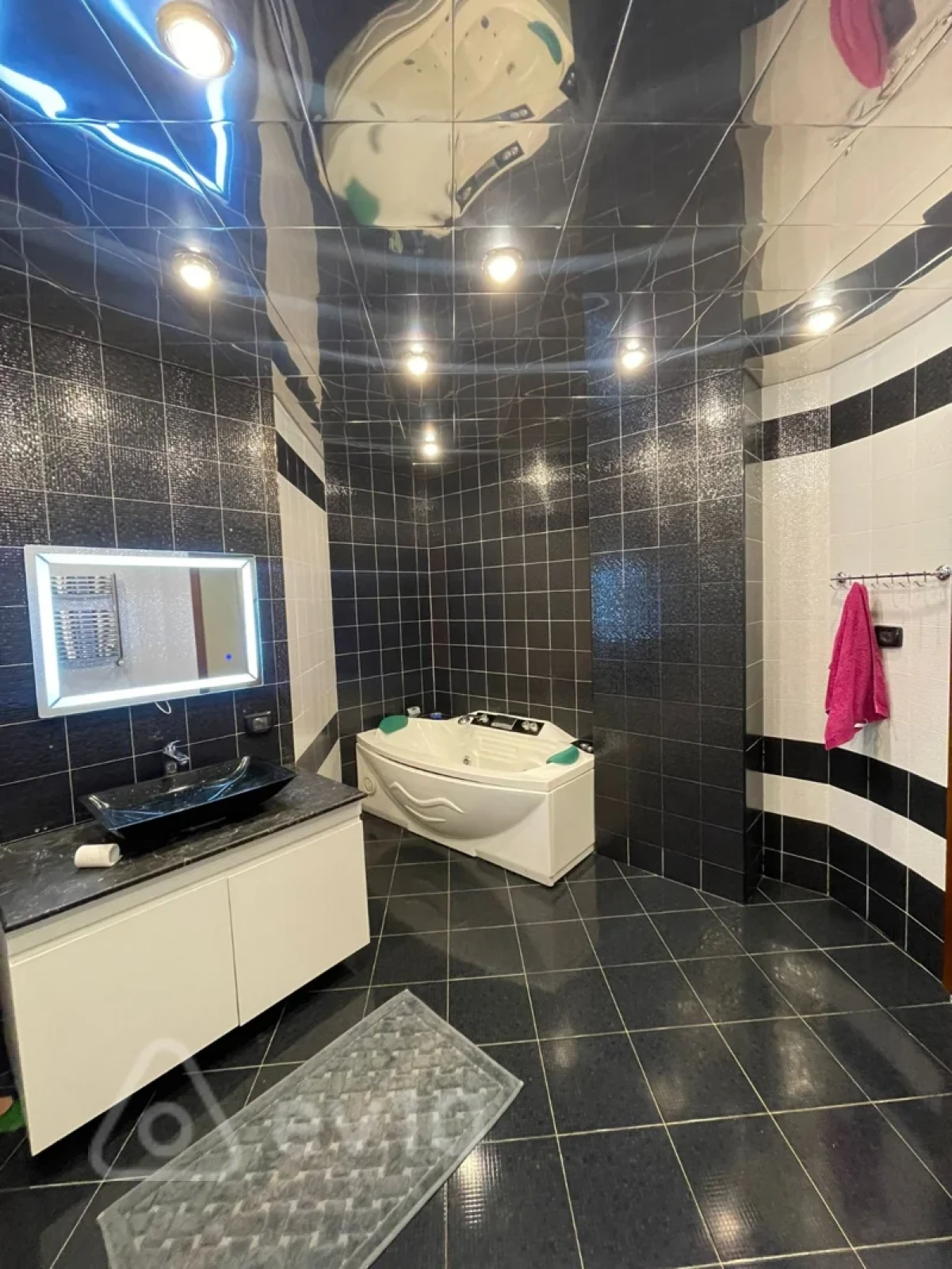 Kirayə verilir 3 otaqlı yeni tikili 220 m²