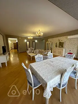 Kirayə verilir 3 otaqlı yeni tikili 220 m²