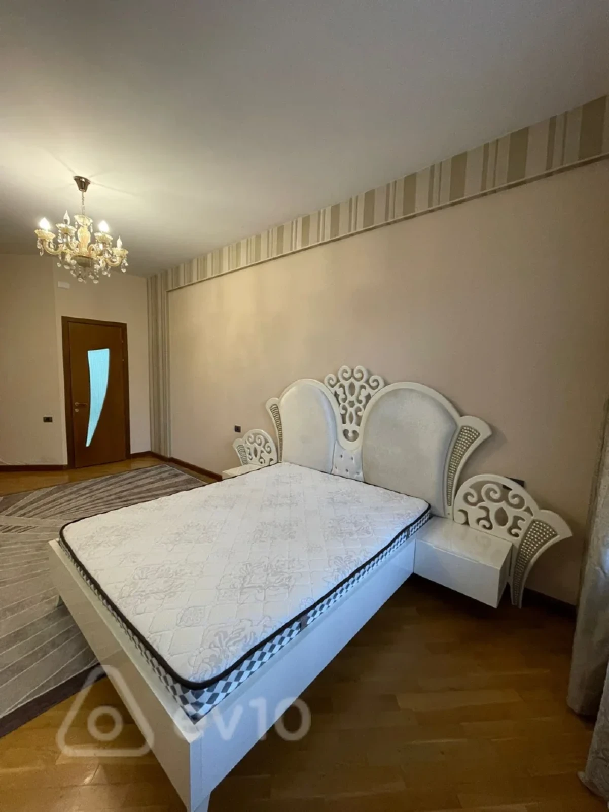 Kirayə verilir 3 otaqlı yeni tikili 220 m²