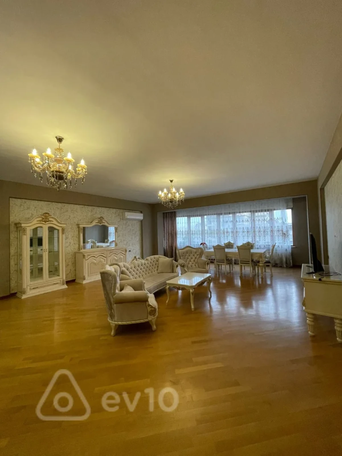 Kirayə verilir 3 otaqlı yeni tikili 220 m²