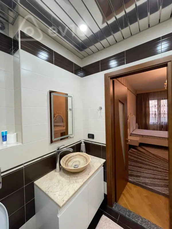 Kirayə verilir 3 otaqlı yeni tikili 220 m²