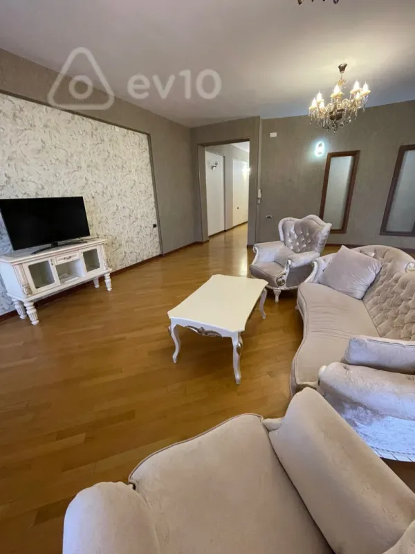 Kirayə verilir 3 otaqlı yeni tikili 220 m²